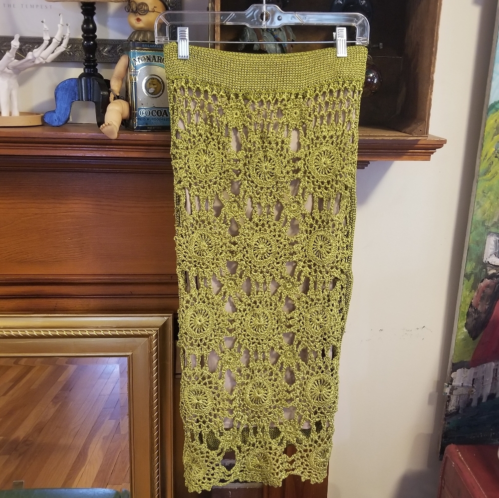 Eva Mendes for NY&CO bright green skirt.